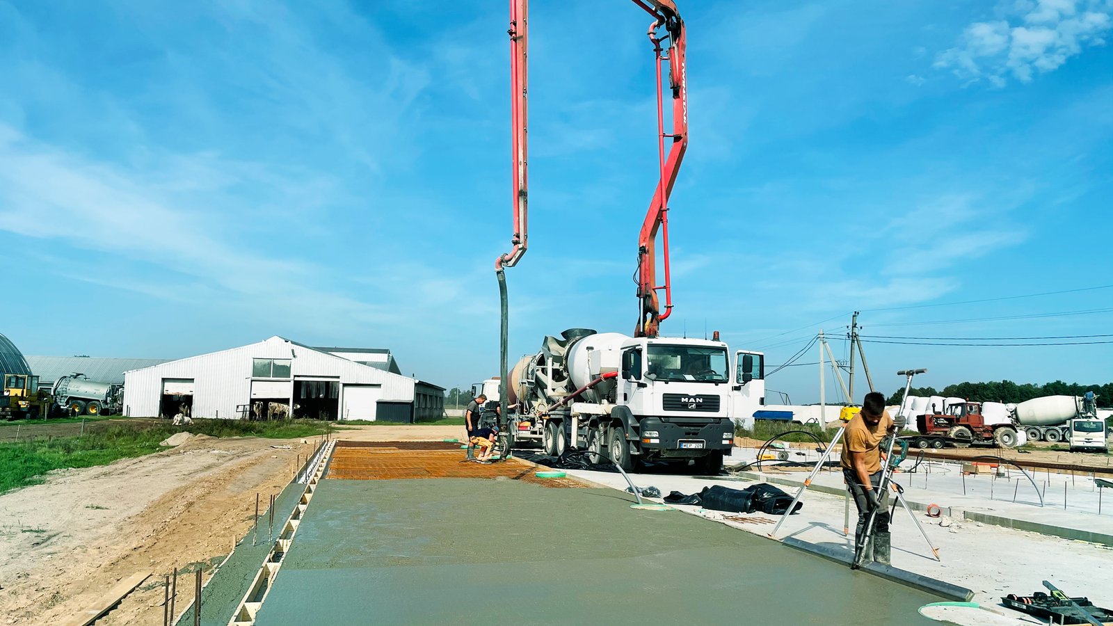 Pramonių grindų betonavimo paslaugos: Pramoniniu grindu betonavimas ir irengimas. Teikiame paslaugas Lietuvoje, Tauragės regione: Šilutėje, Raseiniuose, Pagėgiuose, Šilalėje, Jurbarke.