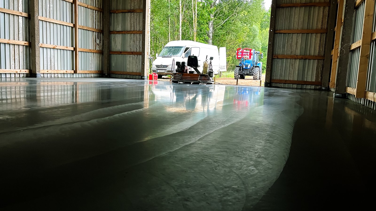 Pramonių grindų betonavimo paslaugos: Pramoniniu grindu slifavimas. Teikiame paslaugas Lietuvoje, Tauragės regione: Šilutėje, Raseiniuose, Pagėgiuose, Šilalėje, Jurbarke.