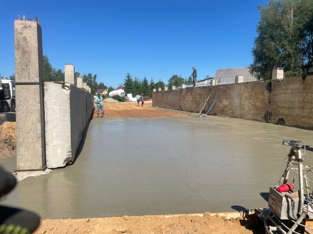 Pramonių grindų betonavimo paslaugos: Siloso transejos betonavimas ir irengimas. Teikiame paslaugas Lietuvoje, Tauragės regione: Šilutėje, Raseiniuose, Pagėgiuose, Šilalėje, Jurbarke.