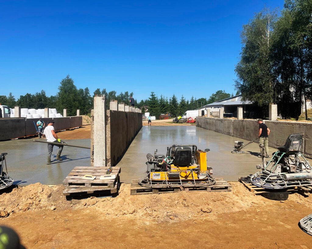 Pramonių grindų betonavimo paslaugos: Siloso transejos betonavimas ir irengimas. Teikiame paslaugas Lietuvoje, Tauragės regione: Šilutėje, Raseiniuose, Pagėgiuose, Šilalėje, Jurbarke.
