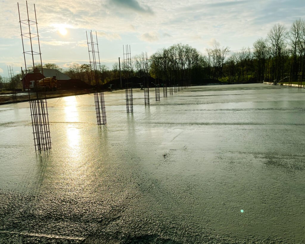 Pramonių grindų betonavimo paslaugos: zemes ukio objektu pastatu angaru aiksteliu grindu betonavimas. Teikiame paslaugas Lietuvoje, Tauragės regione: Šilutėje, Raseiniuose, Pagėgiuose, Šilalėje, Jurbarke.