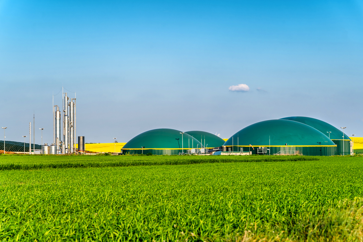 Biometanas: Modern biogas plant between several fields in rural region. Biometano stotelių žemėlapis Lietuvoje
